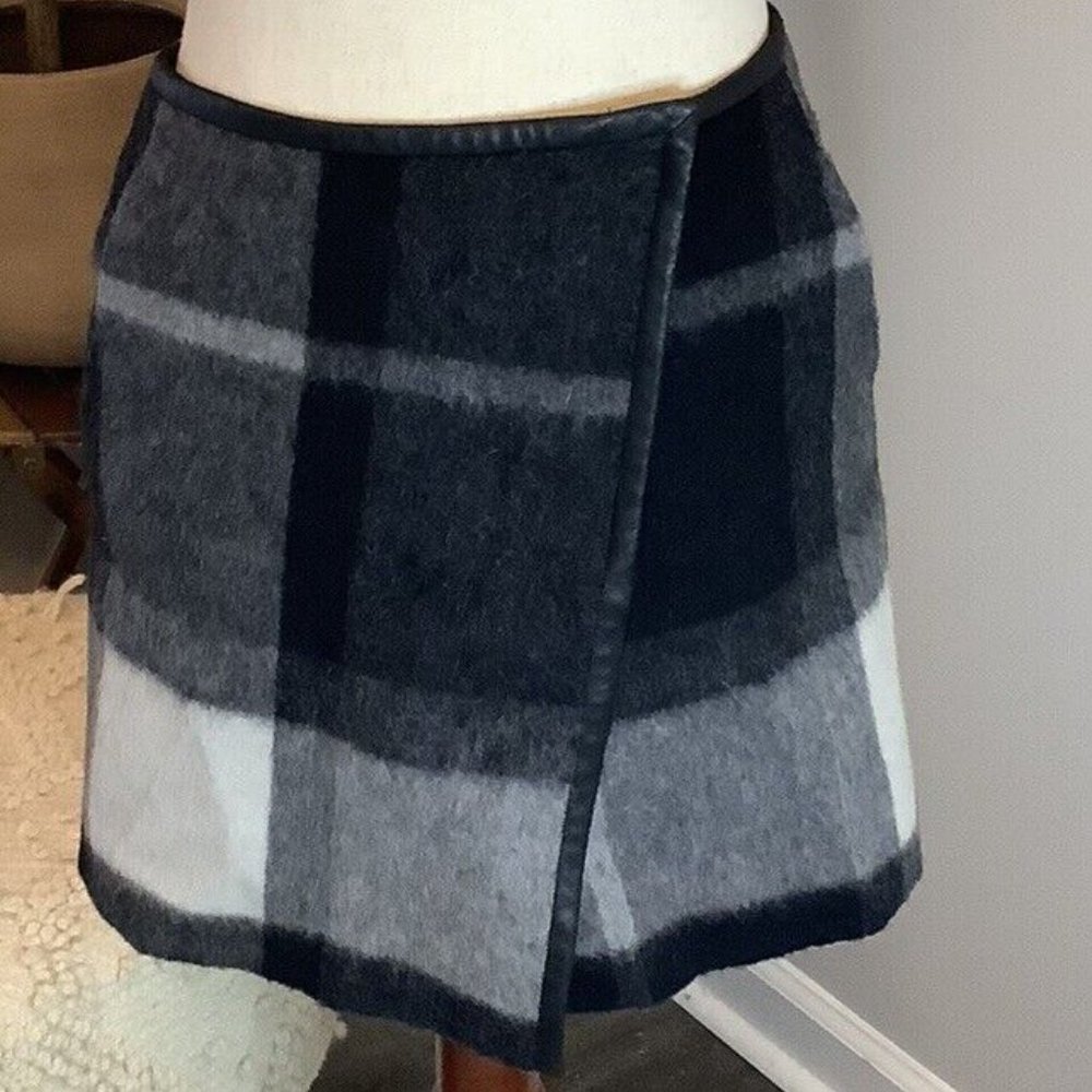 Karen Millen Black Gray Wool A Line Mini Skirt Size 4 Faux Leather Trim Preppy